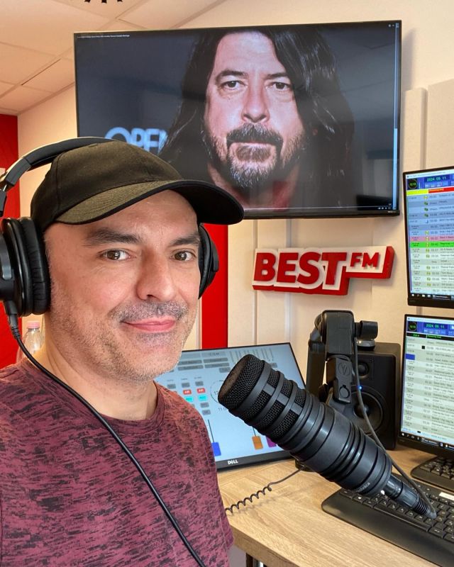 Dave Grohl bejelentette, hogy házasságon kívül született gyermeke. Amin nagyon sok Foo Fighters rajongó akadt ki világszerte.
@maxemlevi mai kérdése: megváltozik-e a véleményed egy zenészről vagy színészről, ha valami olyat követ el “civilben”, amivel nem értesz egyet?
Máshogy tekintesz a dalaira, filmjeire?

#maxemlevi #bestfm