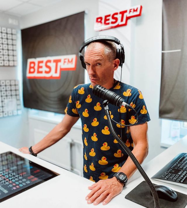 Mikor ráveszel egy DJt, hogy hétfő(!) reggel(!) is a legjobb zenéket hozza…
@djwhiteboyofficial : “Fogd meg a söröm!”
😂😂😂

#déligmarad 🙈😂 #djwhiteboy #bestfm