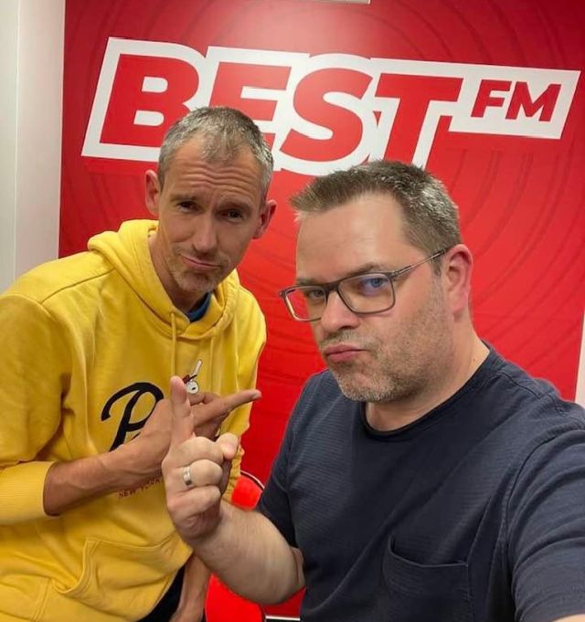 Ez a két jó arc, meg a legjobb popzenék - avagy ma este @djeffendi áll @djwhiteboyofficial mellett a Night Shiftben! 🎶🎤🎧

#djeffendi #djwhiteboy #nightshift #bestfm #alegjobbzenék