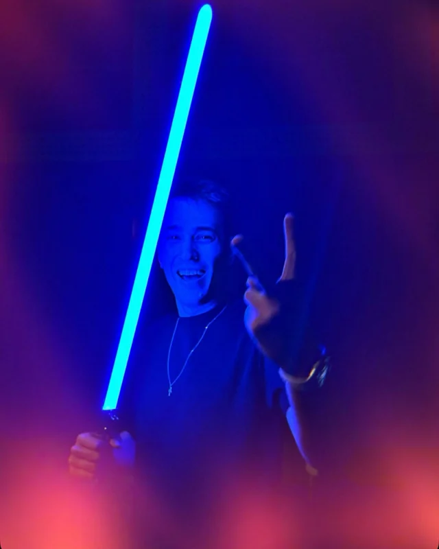May the fourth be with you! ✨
Május 4. világszerte különleges nap a sci-fi rajongók számára: ezen a napon ünneplik a Nemzetközi Star Wars-napot. @dj_hory is nagy rajongó, erről be is számol majd hattól délig és persze szervírozza a legjobb zenéket is mellé! 🎶

#djhory #bestfm 
#starwars #maythe4th #maytheforcebewithyou #scifi #lightsaber